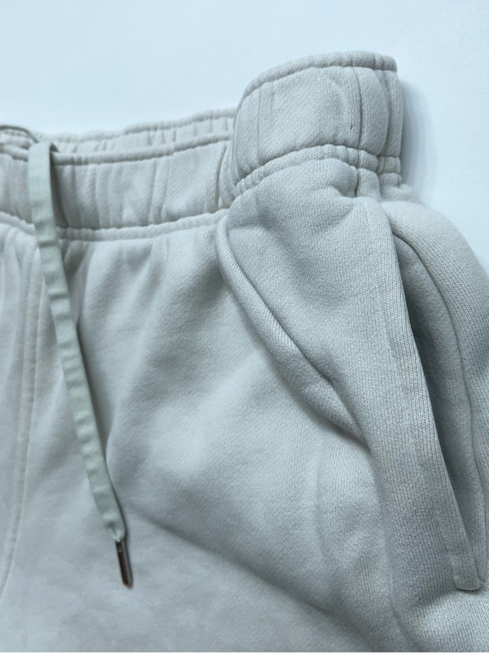 Lululemon Scuba MR Oversized Jogger Womens Size Medium LW5GLNS Bone White Heavy - Picture 12 of 16